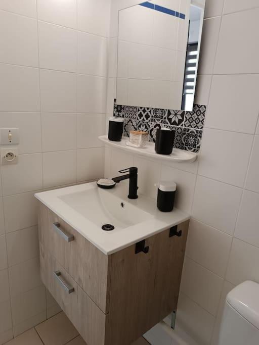 Studio Renove Dans Residence De Vacances Avec Grande Piscine Chauffee, Parking Et Terrasse Агд Экстерьер фото